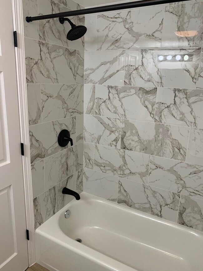 Building Photo - 1303 W Flournoy St