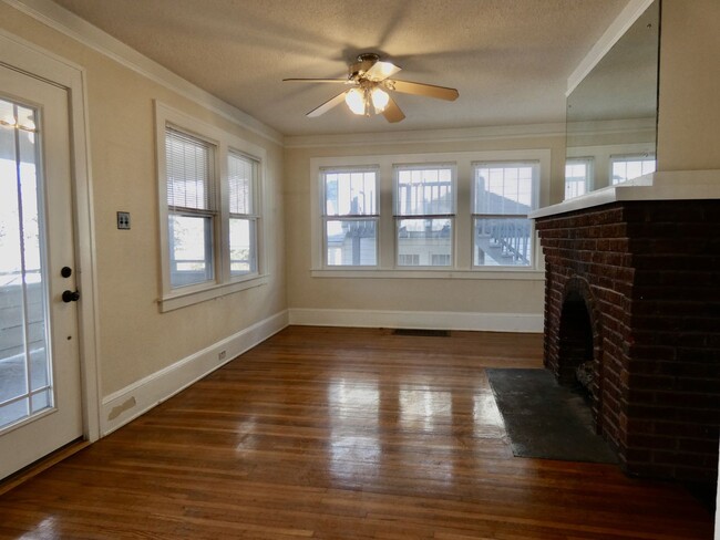 Building Photo - 1920s Craftsman Bungalow in Norwood Park -...