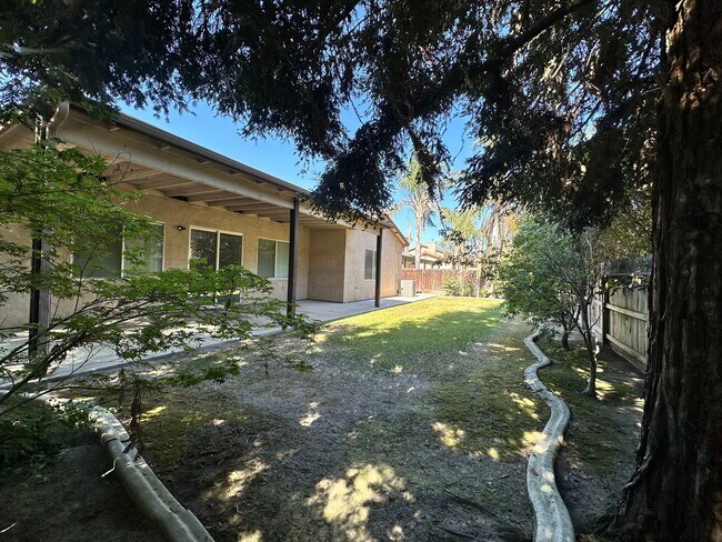 Building Photo - NW Visalia Home Coming Soon!