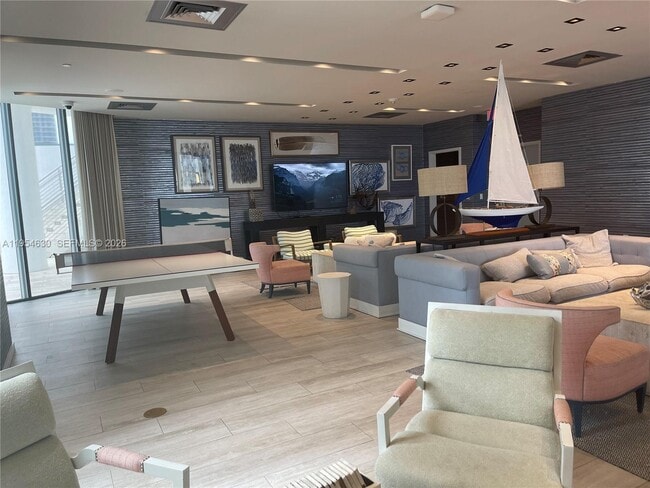 Building Photo - 2900 NE 7th Ave