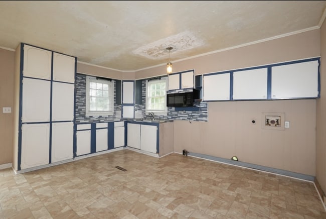 Building Photo - A charming house in Jewitt!