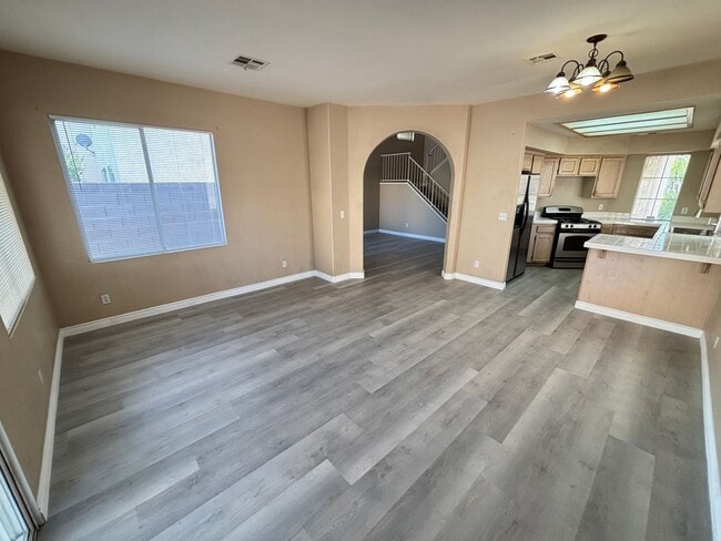 Building Photo - Beautiful 3Bed/2Bath/2Car residence located in Sunrise Manor / Winterwood area