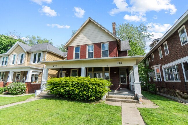 Building Photo - 914/916 Lake Ave