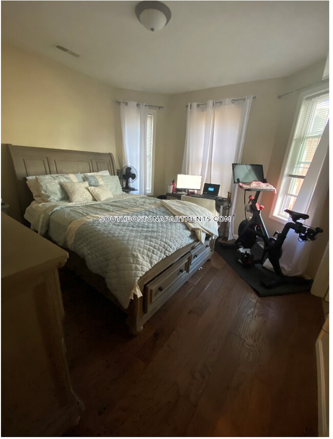 Building Photo - 8 Hart Plz