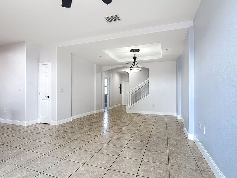 Building Photo - 2380 Bella Vista Dr