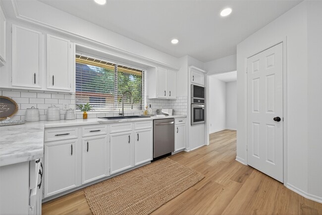 Building Photo - 3815 Brook Shadow Dr