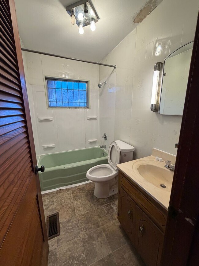 Building Photo - 1708 Arlington Ave