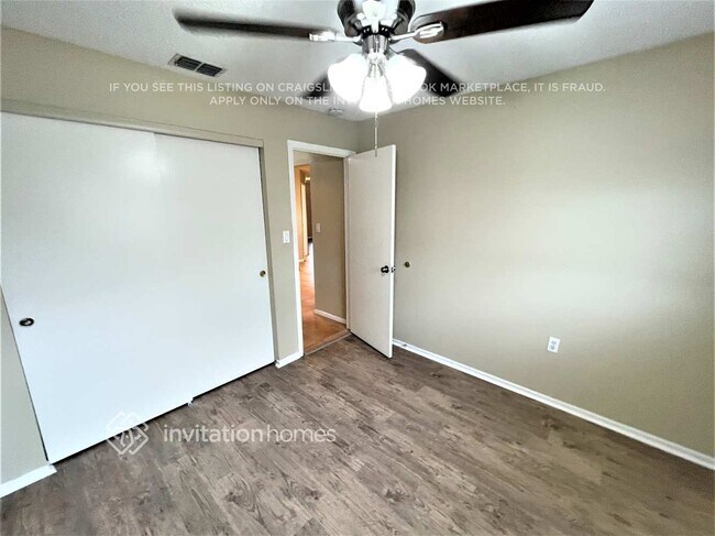 Building Photo - 7328 Bent Oak Dr