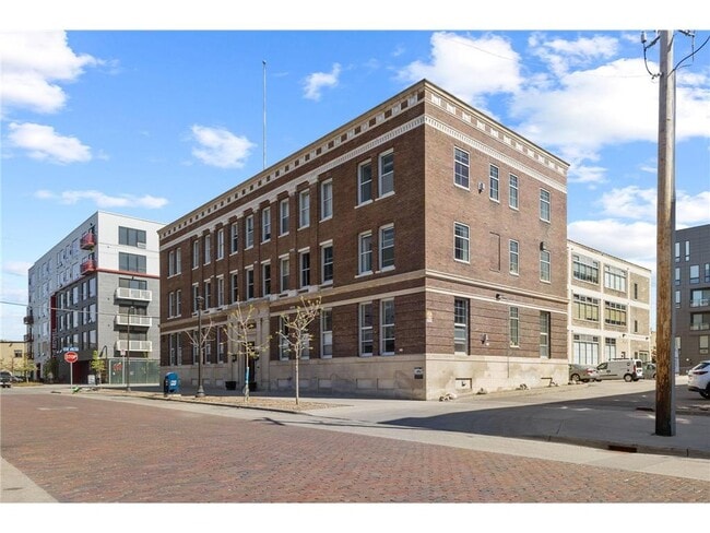 Building Photo - 918 N 3rd St