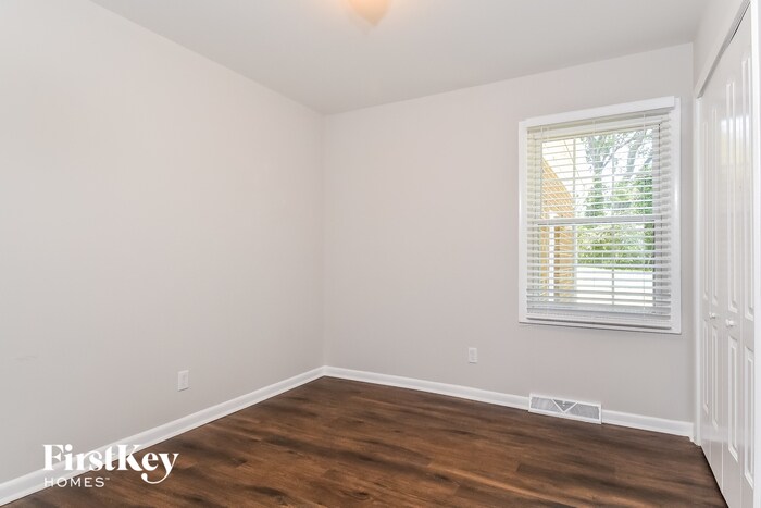 Building Photo - 2314 Killarney Dr