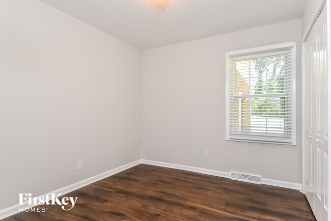 Building Photo - 2314 Killarney Dr