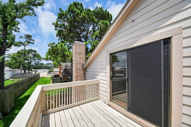 Building Photo - 7821 Theissetta Dr