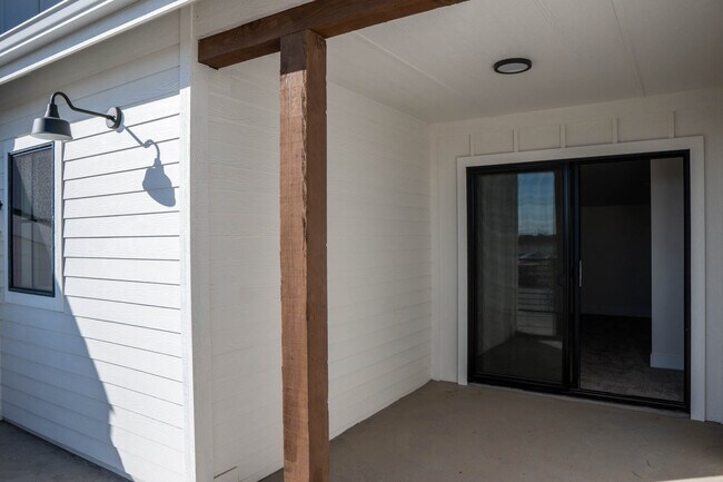 Building Photo - 4200 W Lovegood Ln