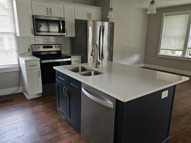 Building Photo - 4 W De Soto St