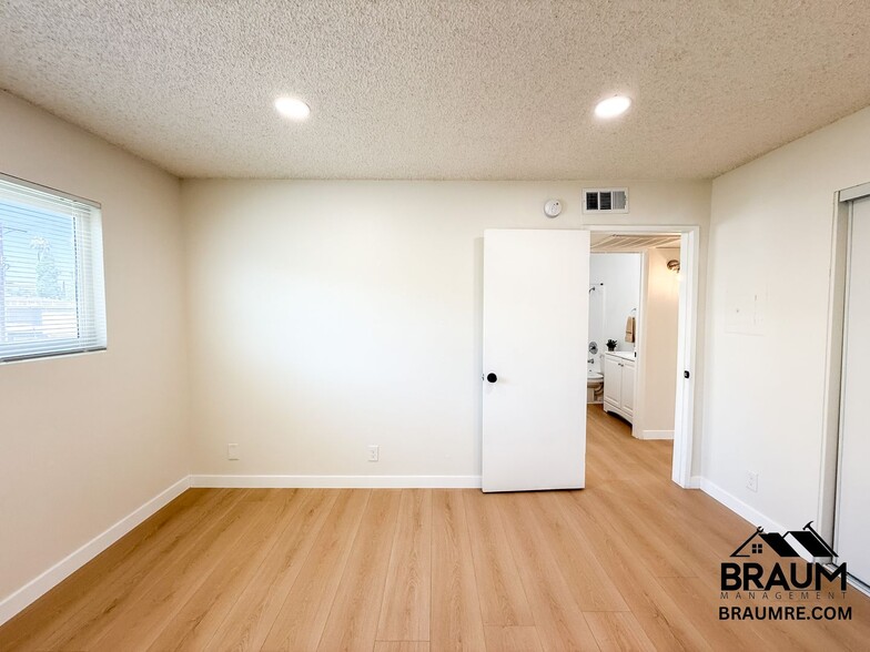 Building Photo - 14801 Delano St