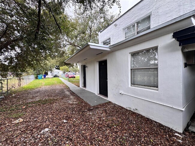 Building Photo - 1613 NW 45th St