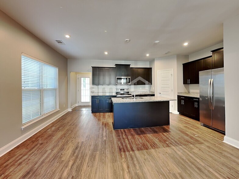 Building Photo - 5340 Tupelo St