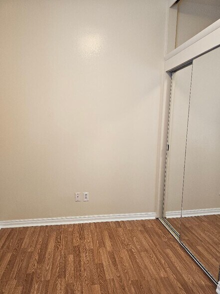 Building Photo - 868 S 400 E