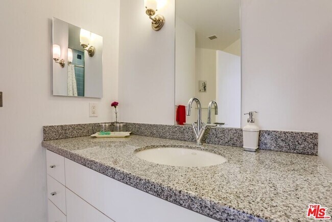 Building Photo - 1100 Wilshire Blvd