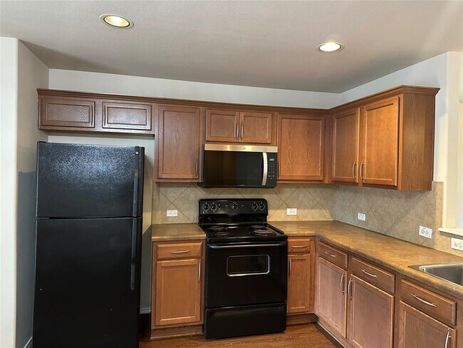 Building Photo - 18520 Mammoth Cave Blvd