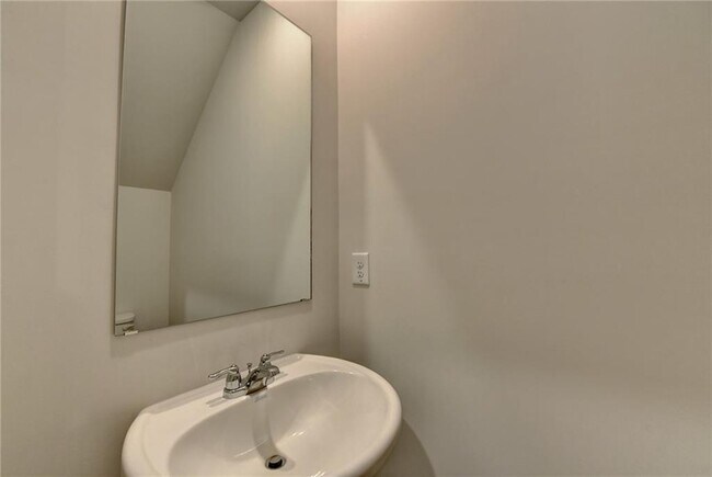 Building Photo - 2214 Whitworth St