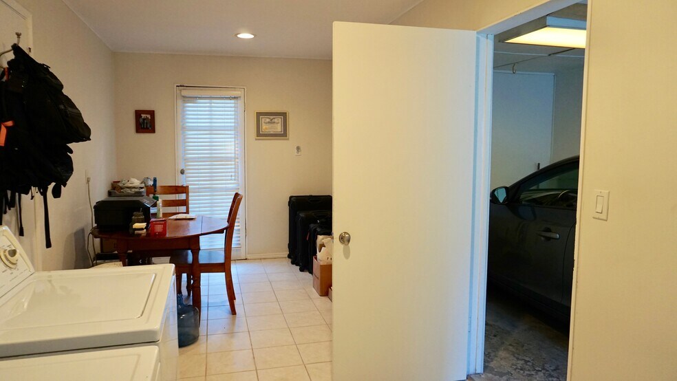 Building Photo - 4435 Caledonia Way