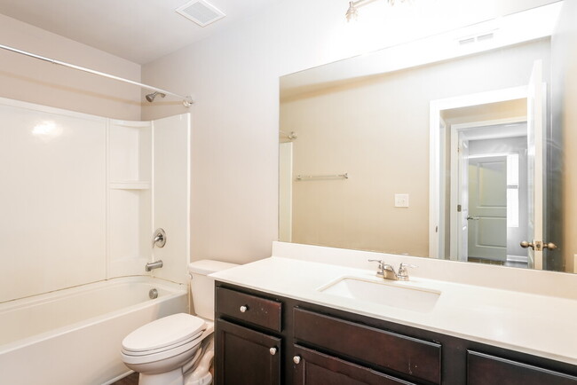 Building Photo - 3740 Place Dr