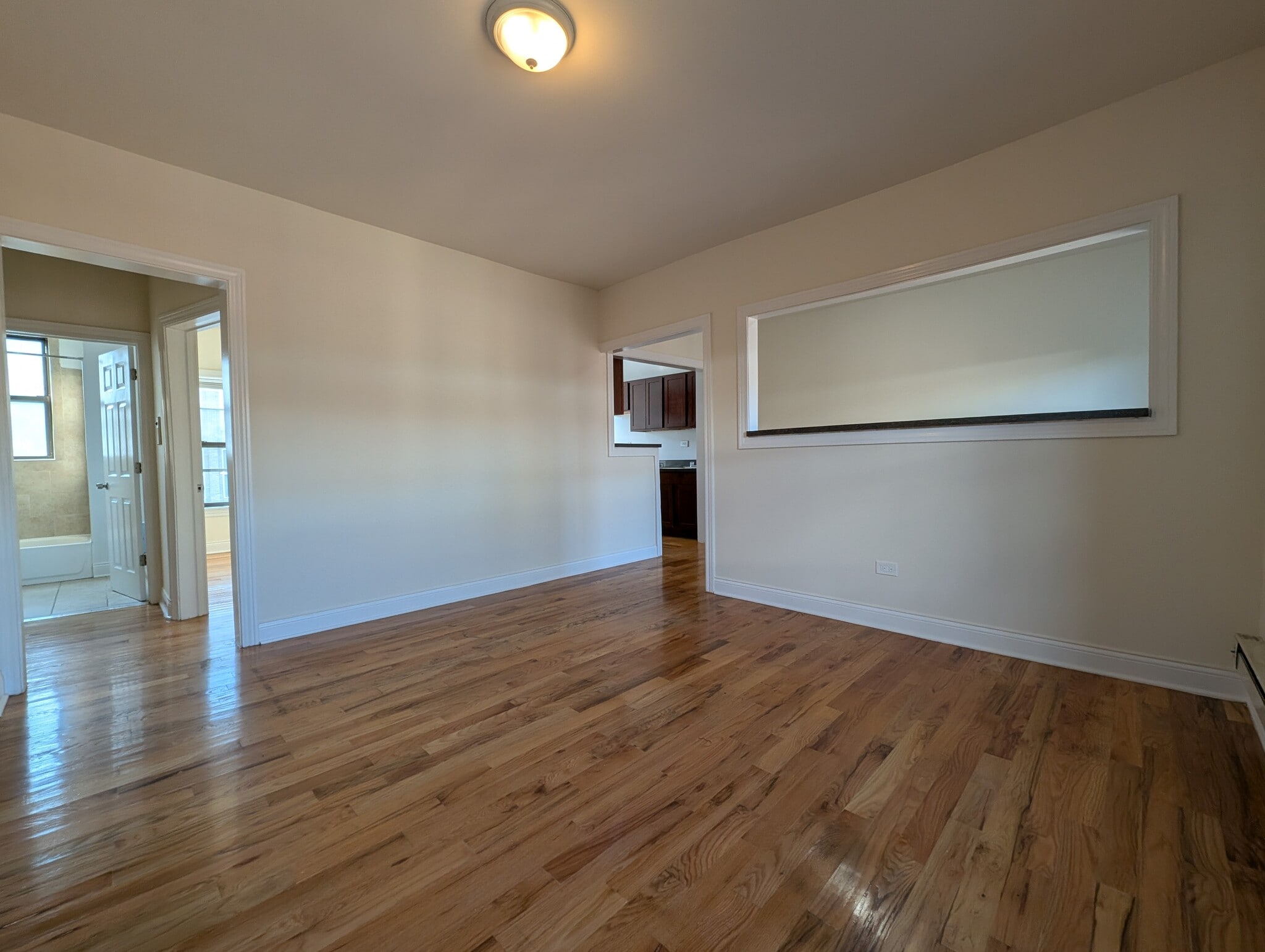 Building Photo - 822 W Waveland Ave