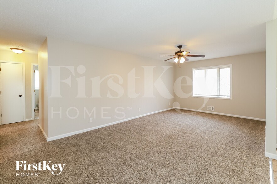 Building Photo - 1216 SW Horizon Dr