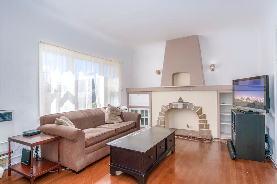 Living Room - 367 Junipero Ave