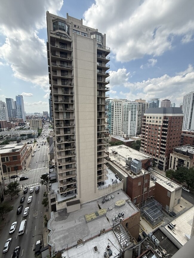 Building Photo - 630 N State St
