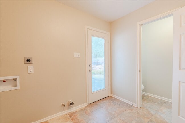 Building Photo - 5938 Theall Rd