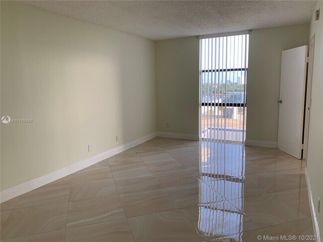 Building Photo - 13499 Biscayne Blvd