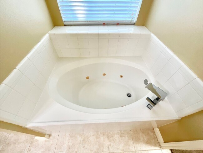 Building Photo - 17607 W Copper Lakes Dr