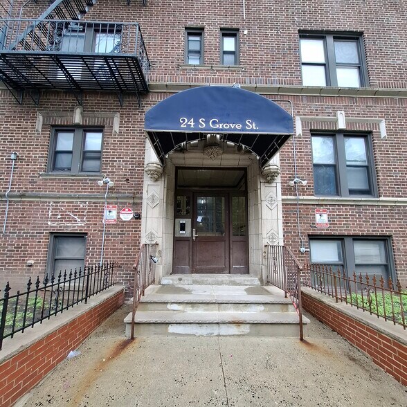 24 S Grove St C5 - 82 S Grove St