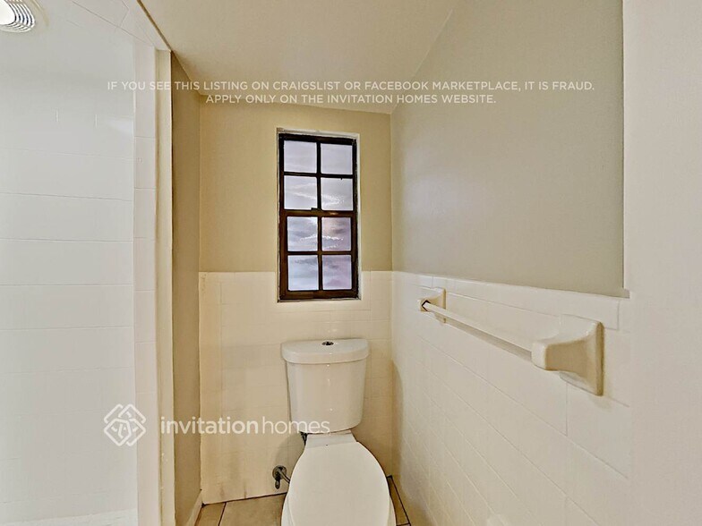 Building Photo - 907 Skyview Dr