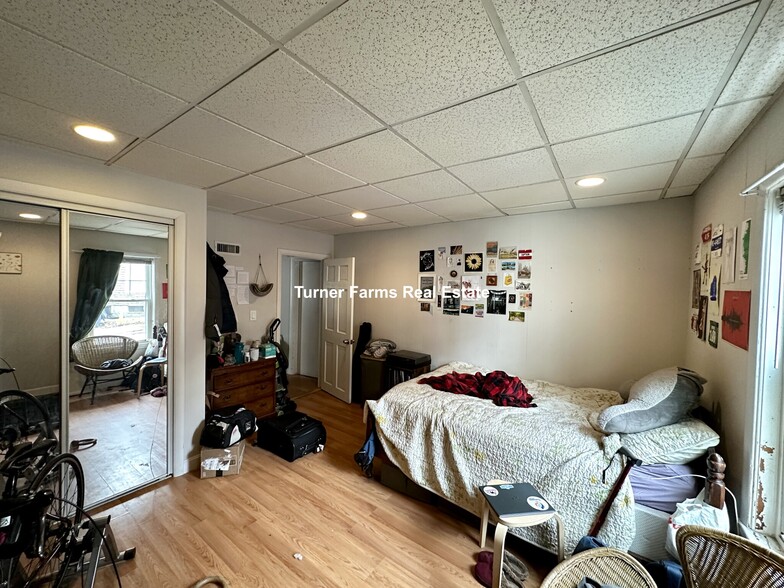 Building Photo - 105 Buttonwood St