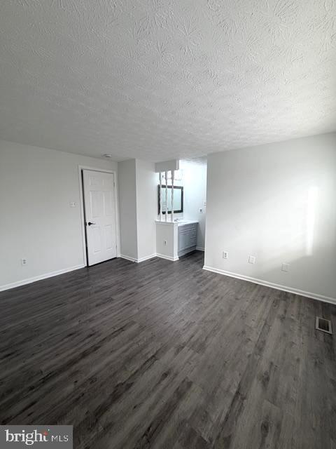 Building Photo - 6131 Gardenia Ct