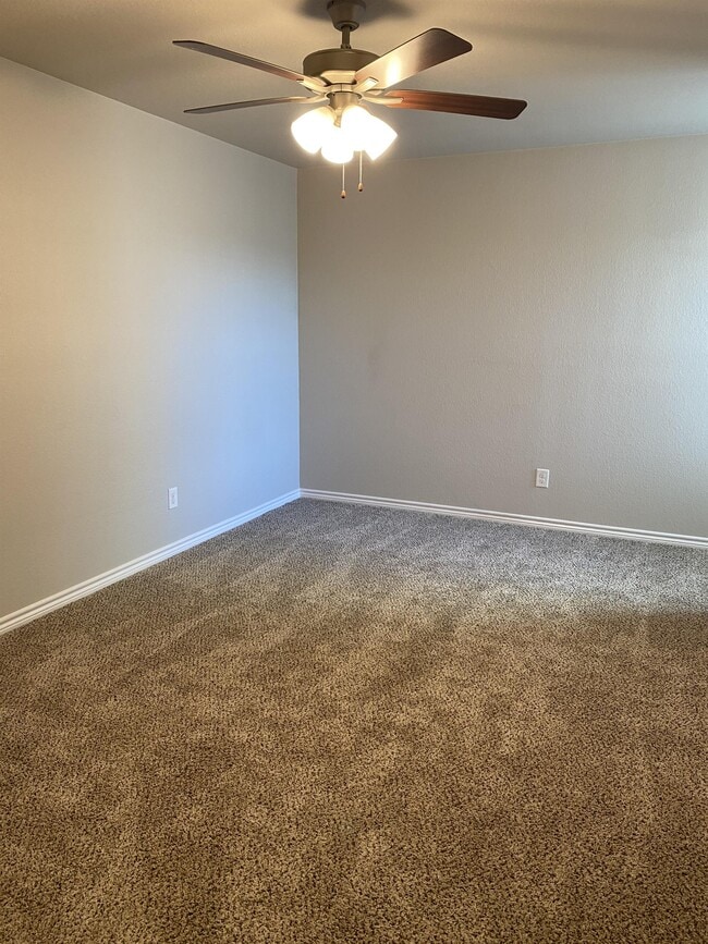 Building Photo - 7627 Stonehollow