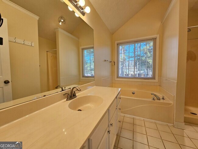 Building Photo - 611 Lora Smith Rd