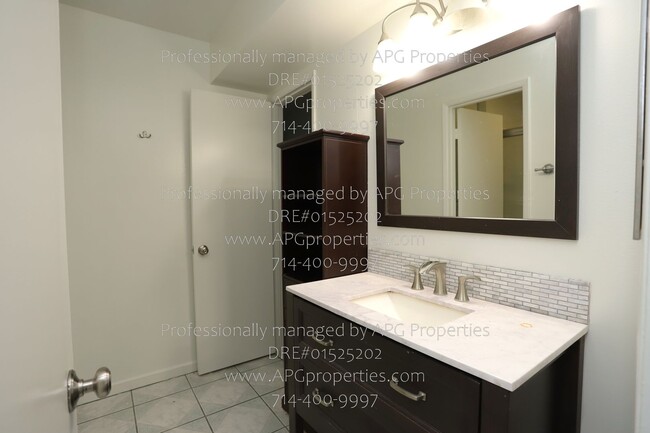 Building Photo - 2 Bedroom 1 Bathroom Condo in the South Co...