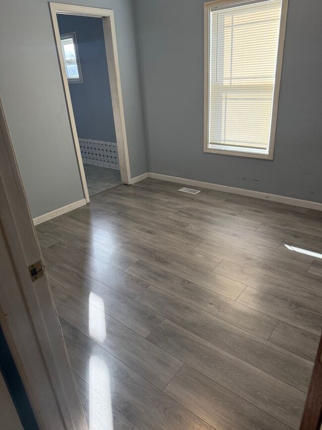 Building Photo - Hutchinson Rental