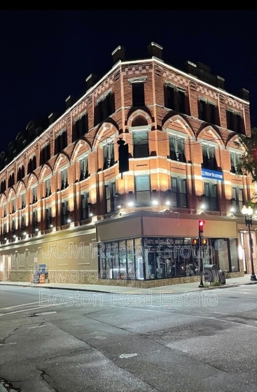 Building Photo - 64 Market St