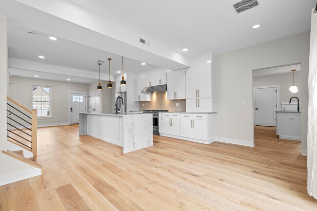 Building Photo - 9 June Dr