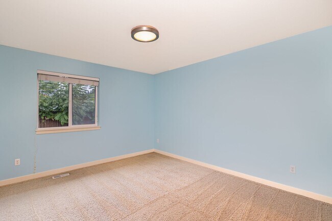 Building Photo - Beautiful Craftsman home available for ren...