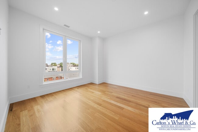 Building Photo - 218 Old Colony Ave