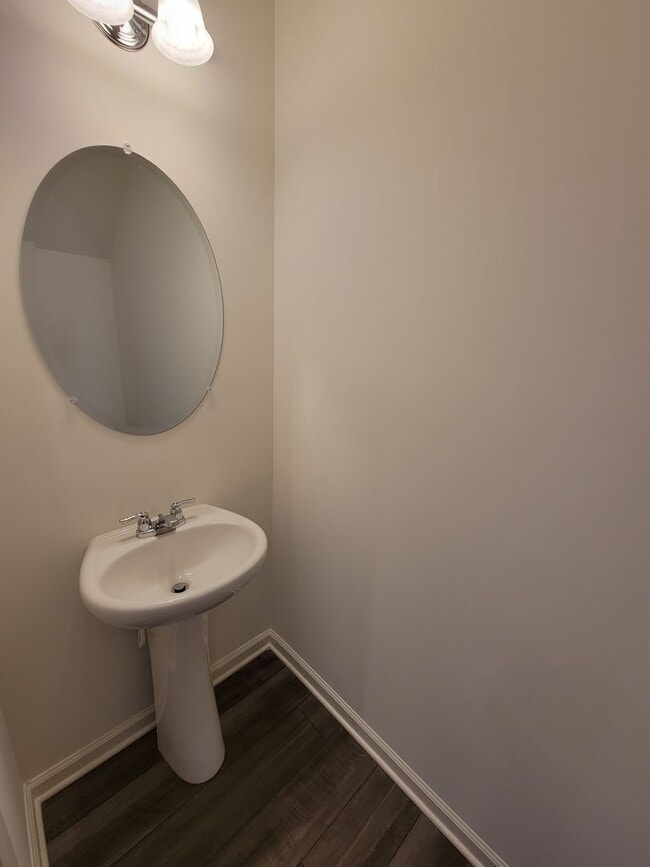 Building Photo - Townhome in McDonough!