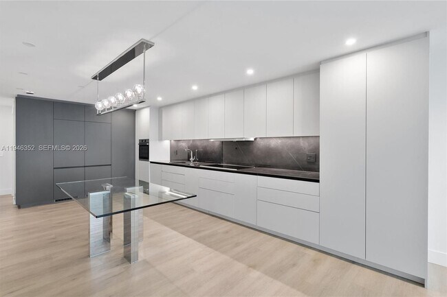 Building Photo - 2950 NE 188th St