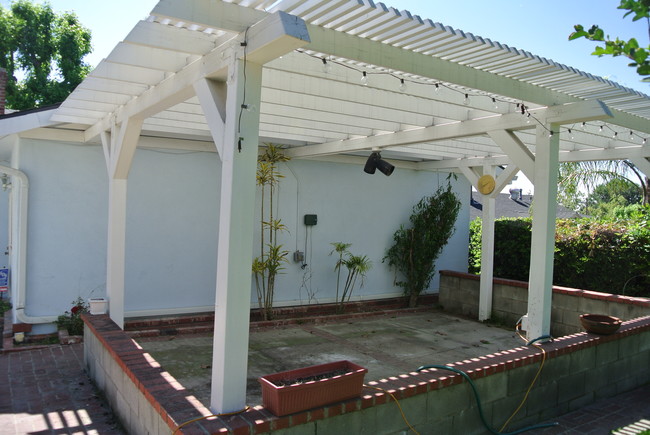 Trellis Covered Patio - 4815 Cheryl Ave