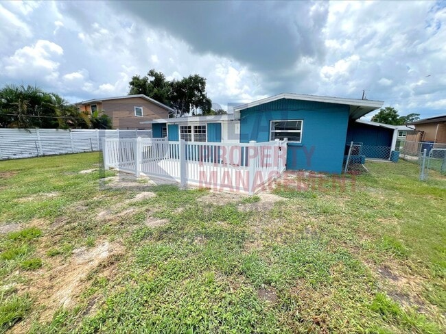 Building Photo - 5715 Nutmeg Ave
